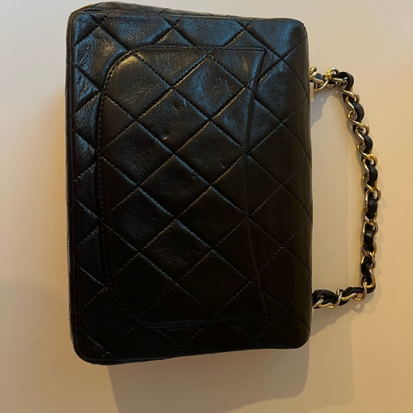 Vintage Classic Chanel Mini Square Flap Black with Gold Hardware - Picture 4 of 17